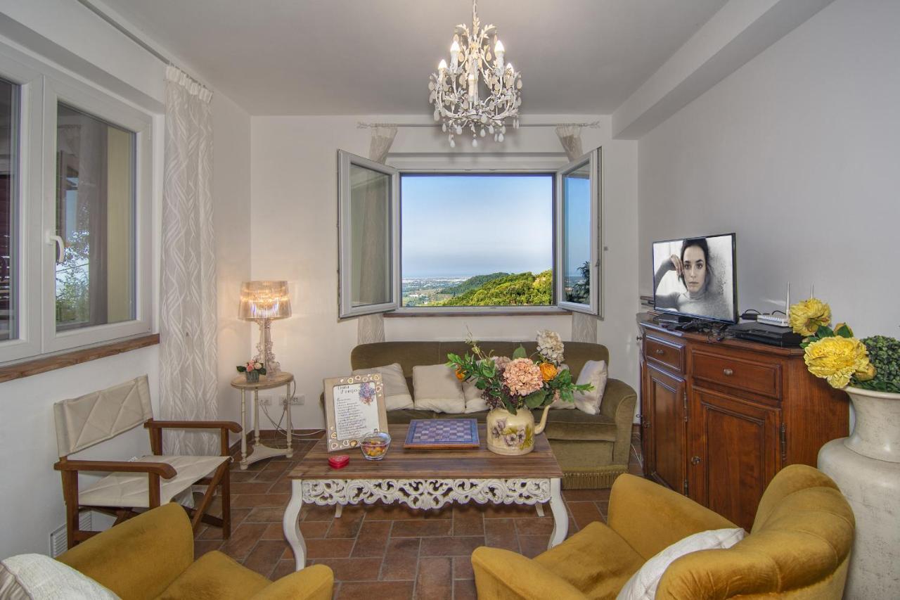 Casale Belvedere "Il Melograno" มาสซาโรซา ภายนอก รูปภาพ